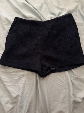 Forever 21 Black Women's High-Waist Textured Shorts size Medium with pockets